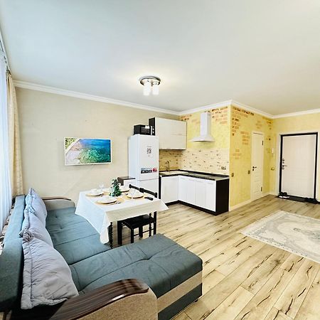 Appartement Vostochnyi Park Apartament In The Center Of Almaty Extérieur photo