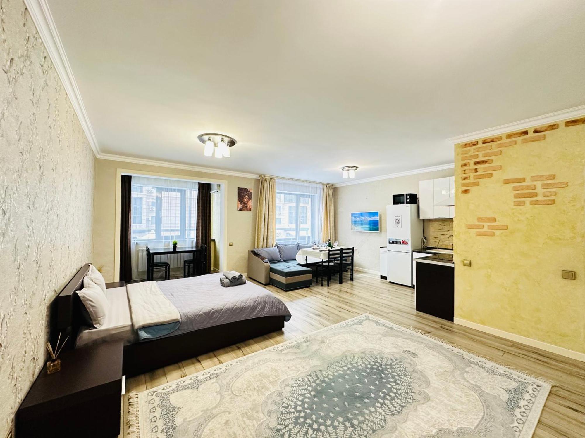 Appartement Vostochnyi Park Apartament In The Center Of Almaty Extérieur photo