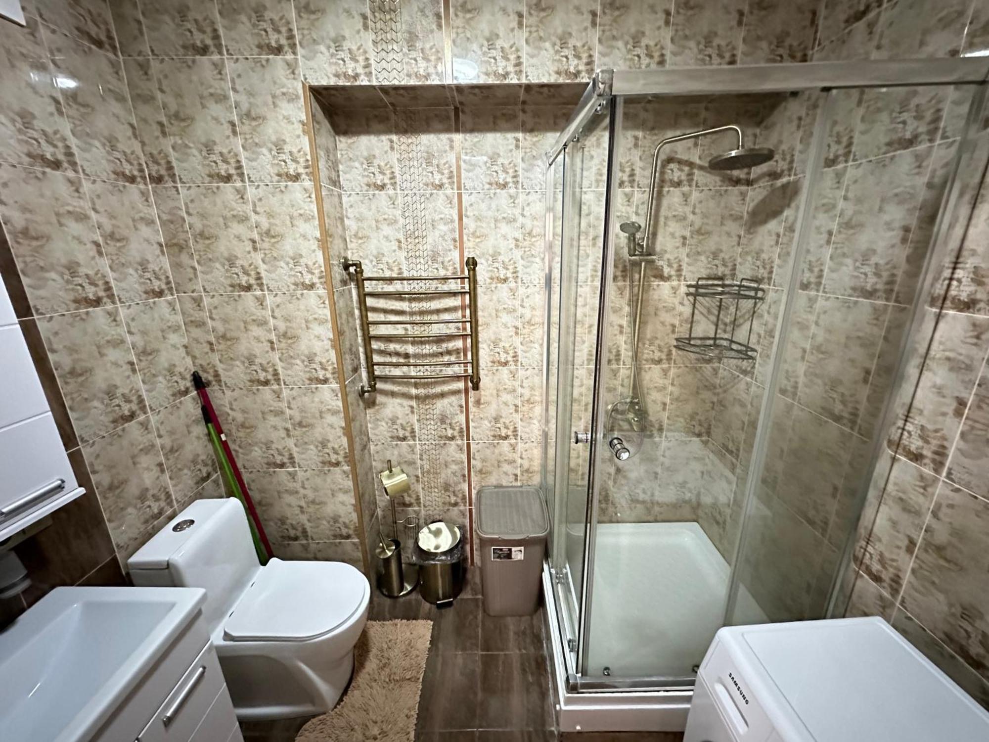 Appartement Vostochnyi Park Apartament In The Center Of Almaty Extérieur photo