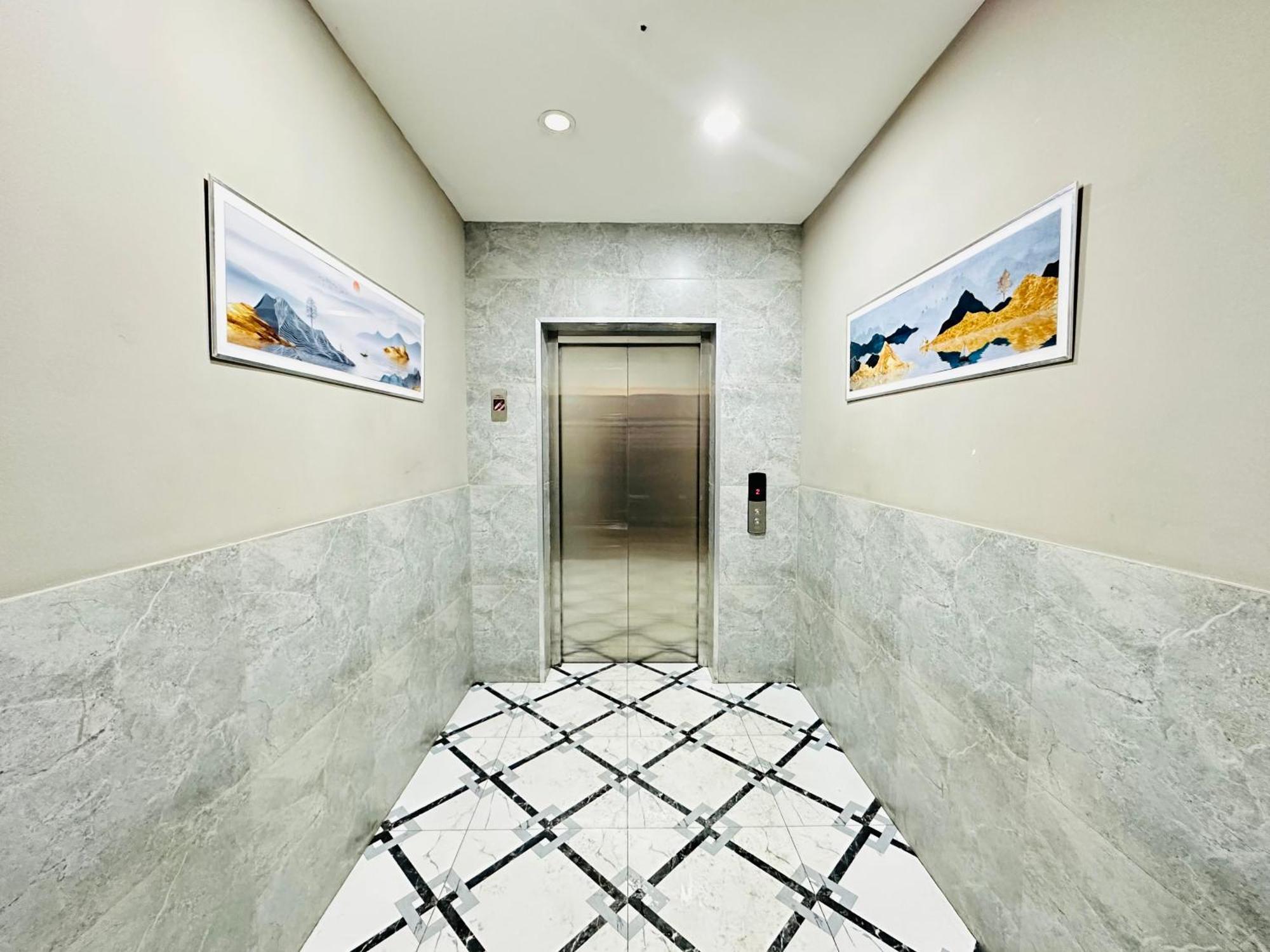 Appartement Vostochnyi Park Apartament In The Center Of Almaty Extérieur photo